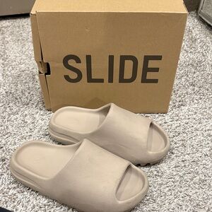 Yeezy Slide Sandals in Taupe